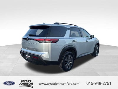 2024 Nissan Pathfinder SV