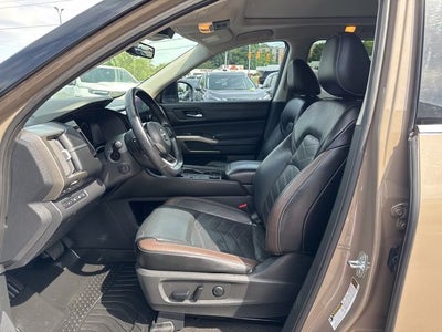 2023 Nissan Pathfinder Platinum