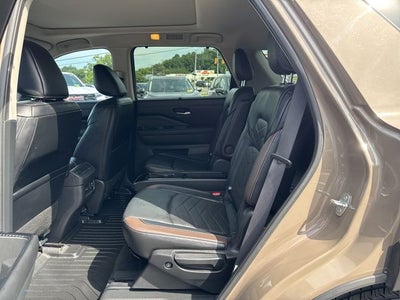 2023 Nissan Pathfinder Platinum