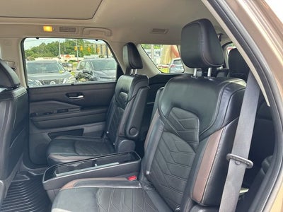 2023 Nissan Pathfinder Platinum