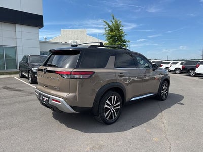 2023 Nissan Pathfinder Platinum