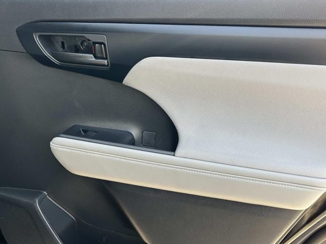 2023 Toyota Highlander Hybrid LE