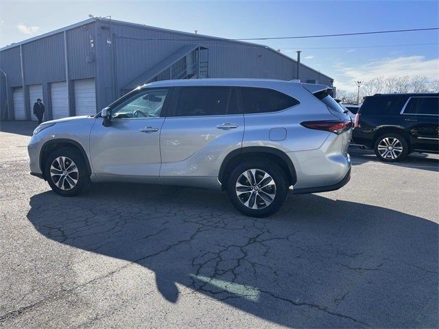 2024 Toyota Highlander LE