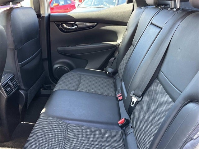 2022 Nissan Rogue Sport SV