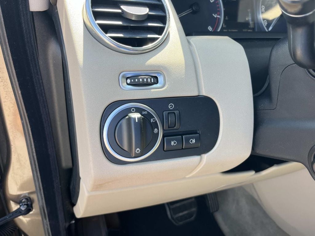 2014 Land Rover LR4 Base