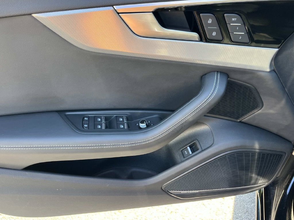 2023 Audi A4 45 S line Prestige quattro