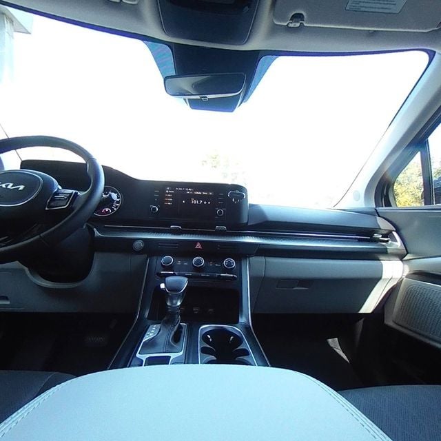 2023 Kia Carnival LX